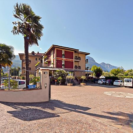 Hotel Angelini Torbole Sul Garda Exterior foto
