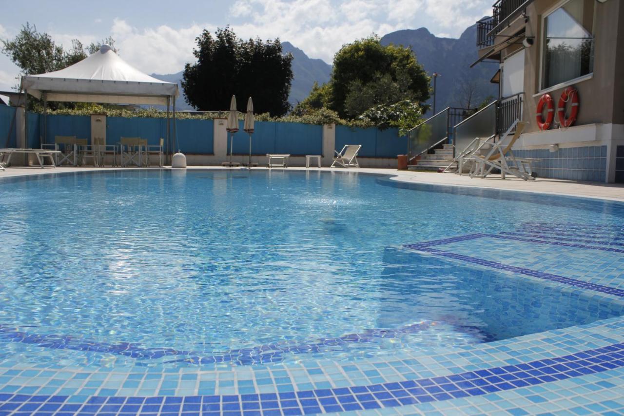Hotel Angelini Torbole Sul Garda Exterior foto